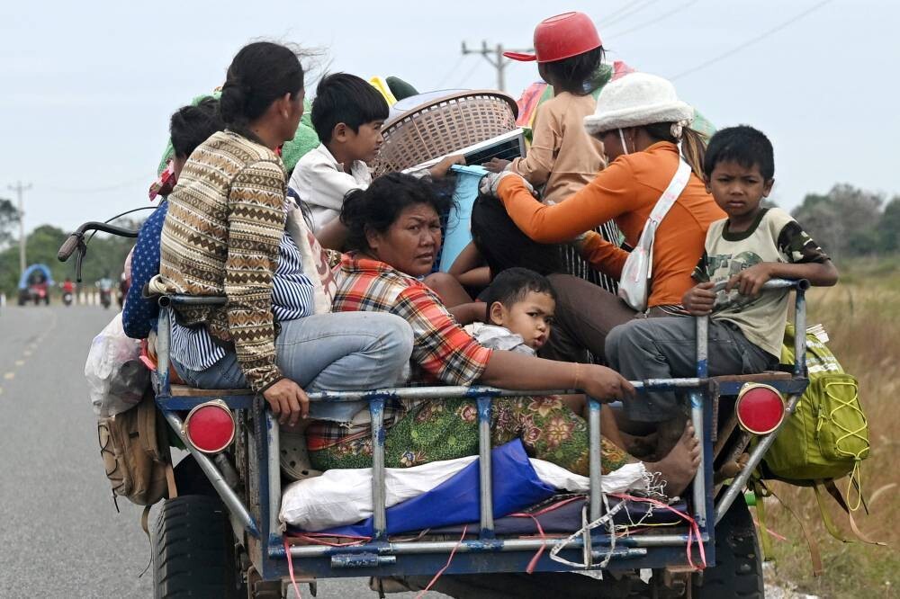 Half a million flee amid century-long border dispute