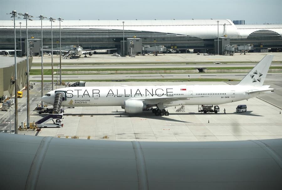 Один человек погиб и более 100 человек получили ранения из-за турбулентности на рейсе SQ321 авиакомпании Singapore Airlines