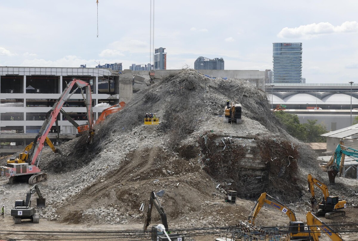 Thailand Will Question Engineers After Collapse