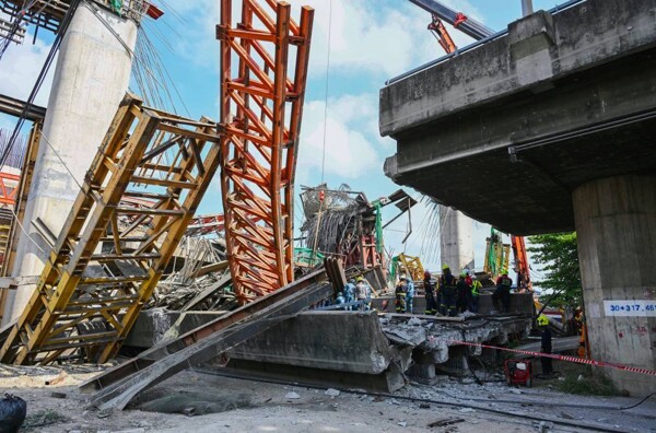 Crane Collapse in Bangkok Results in Four Deaths