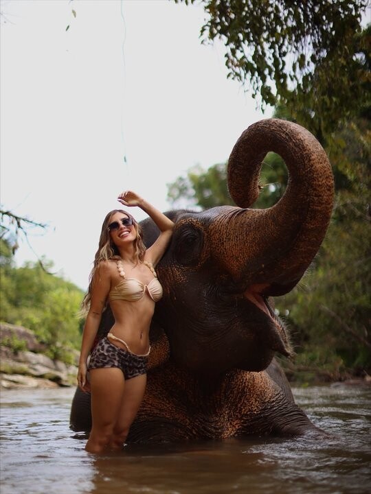 Influencer Julieta Poggio lights up Thailand