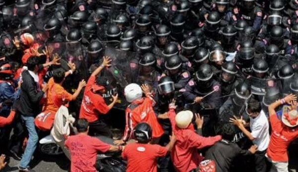 Тайский суд выдал ордера на арест бывших сотрудников безопасности